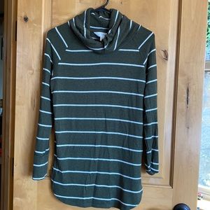 Green long sleeve maternity shirt